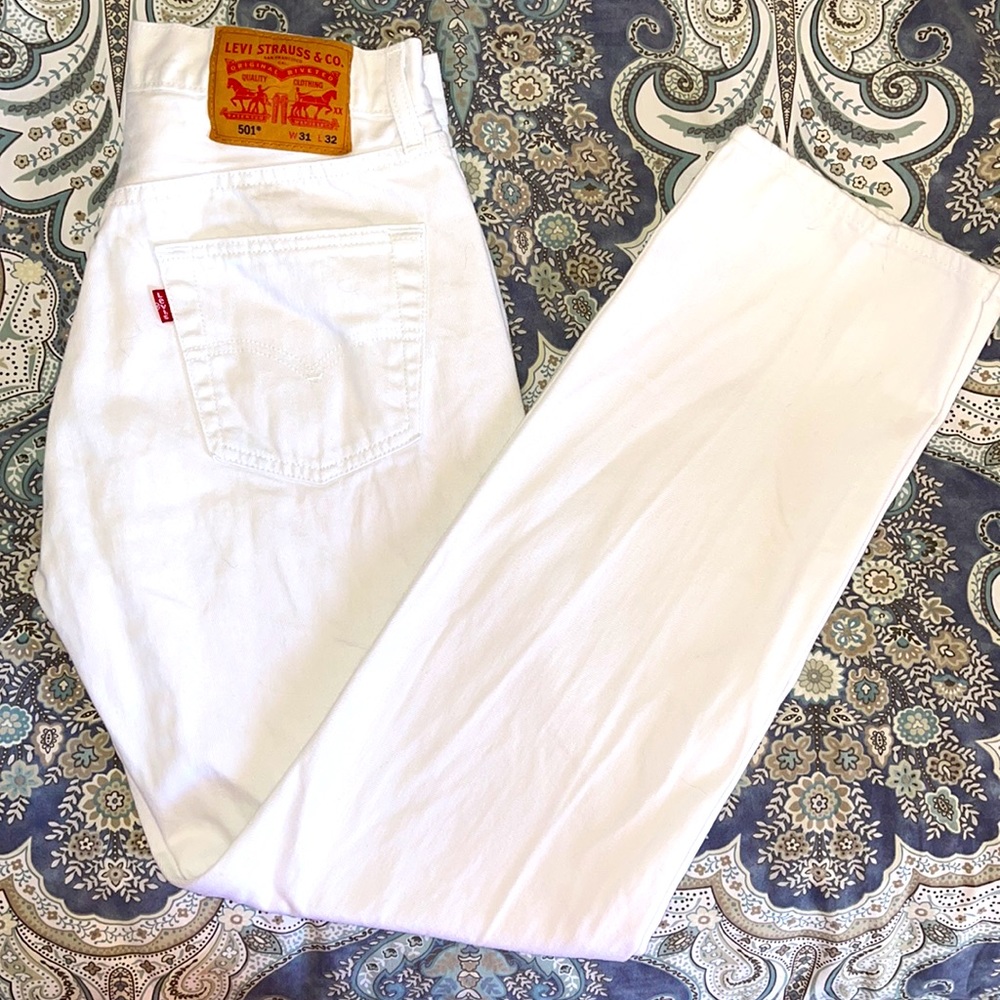 White Levi’s 501 button fly jeans size 31 waist 32 length EUC